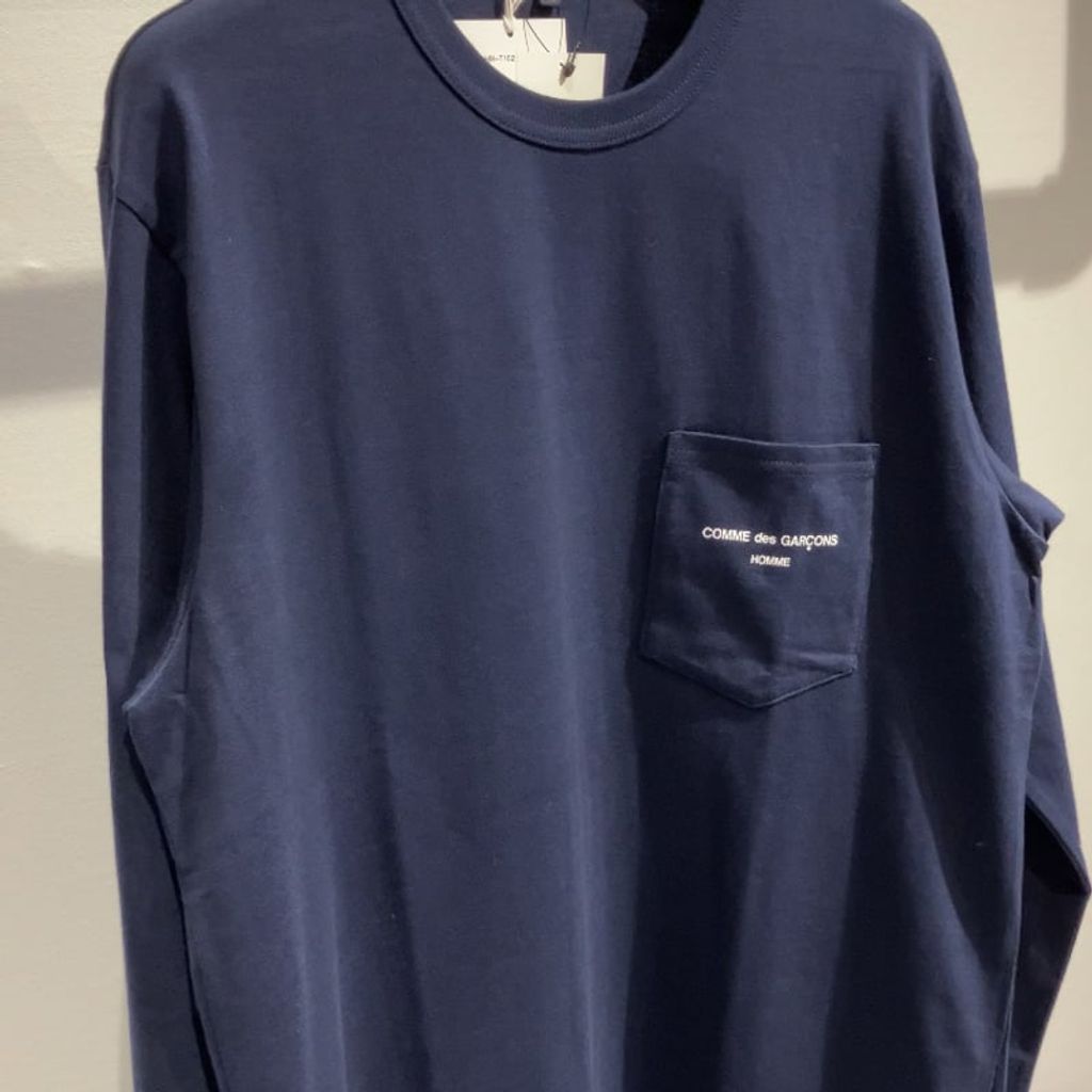 COMME des GARCONS HOMME COMME des GARCONS HOMME LOGO LONG SLEEVE TEE (NAVY)