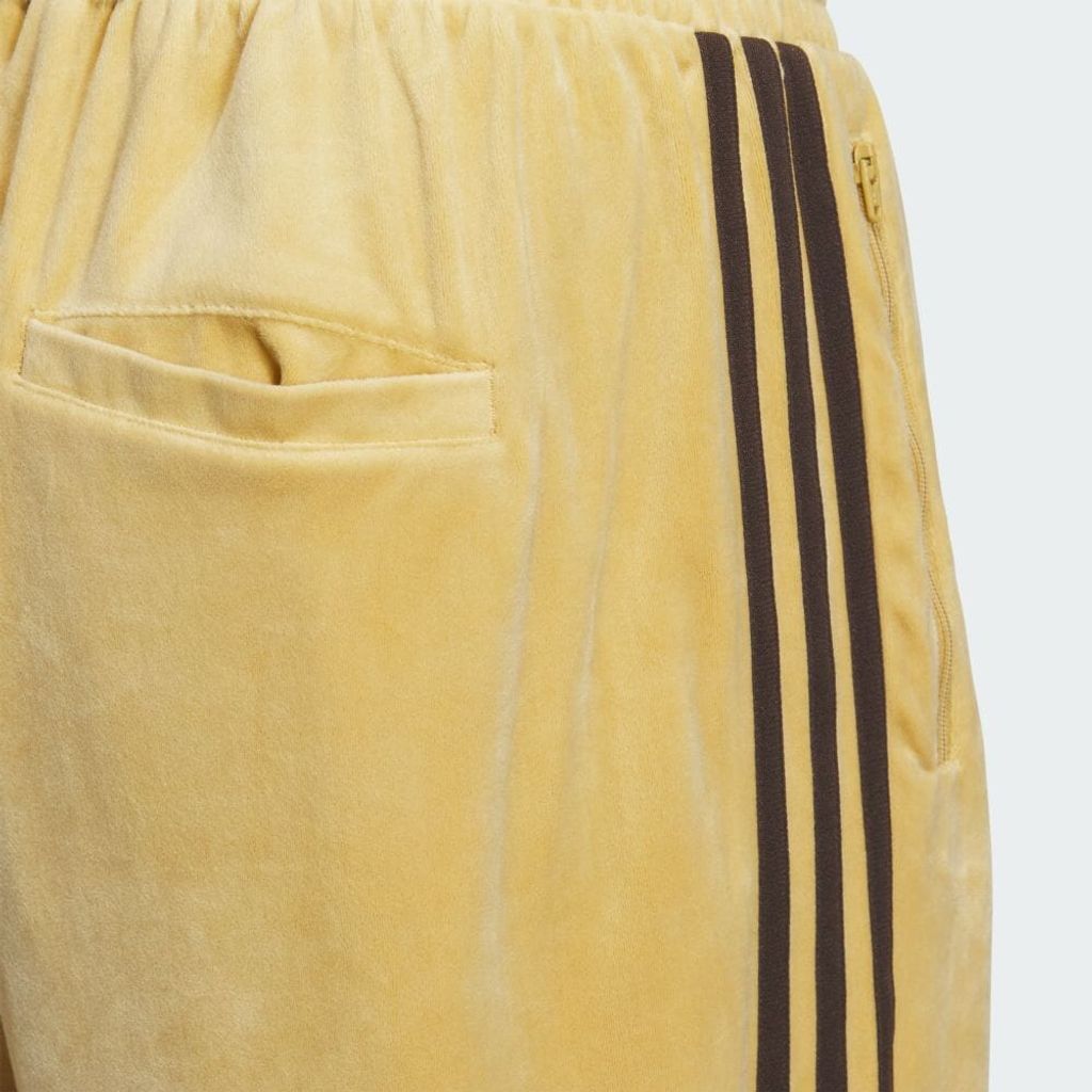 adidas Originals ベロア トラックパンツ