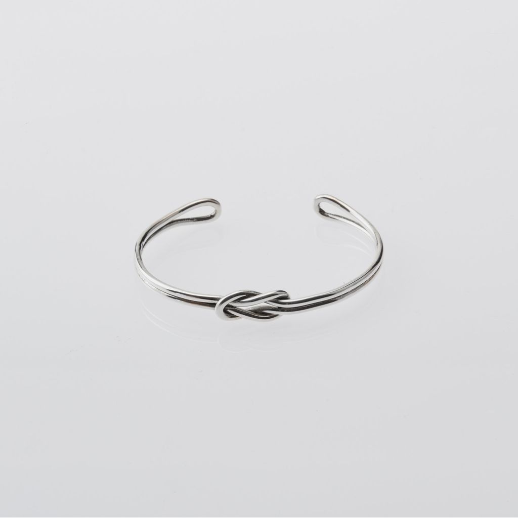 XOLO JEWELRY Double Knot Bangle L – MAROON WEBSTORE