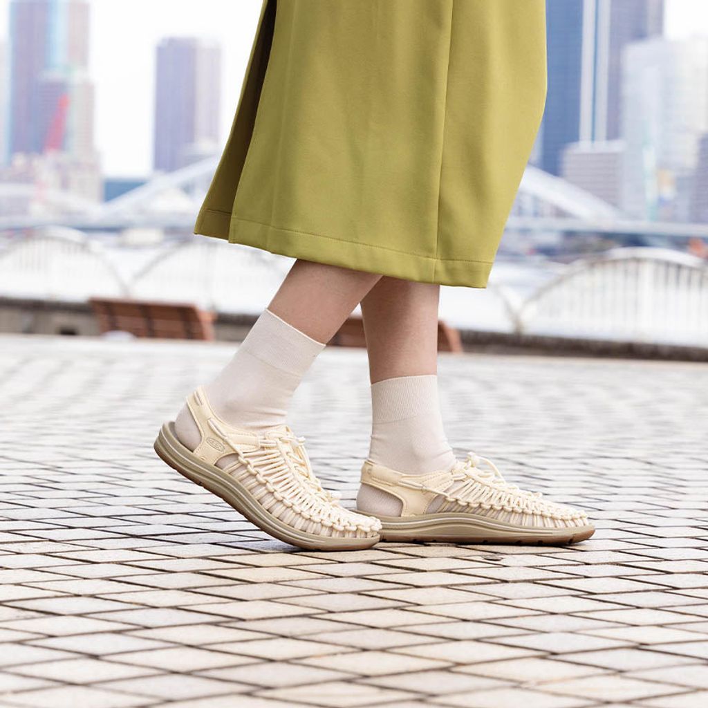 KEEN ウィメンズユニーク(White Cap/Cornstalk)