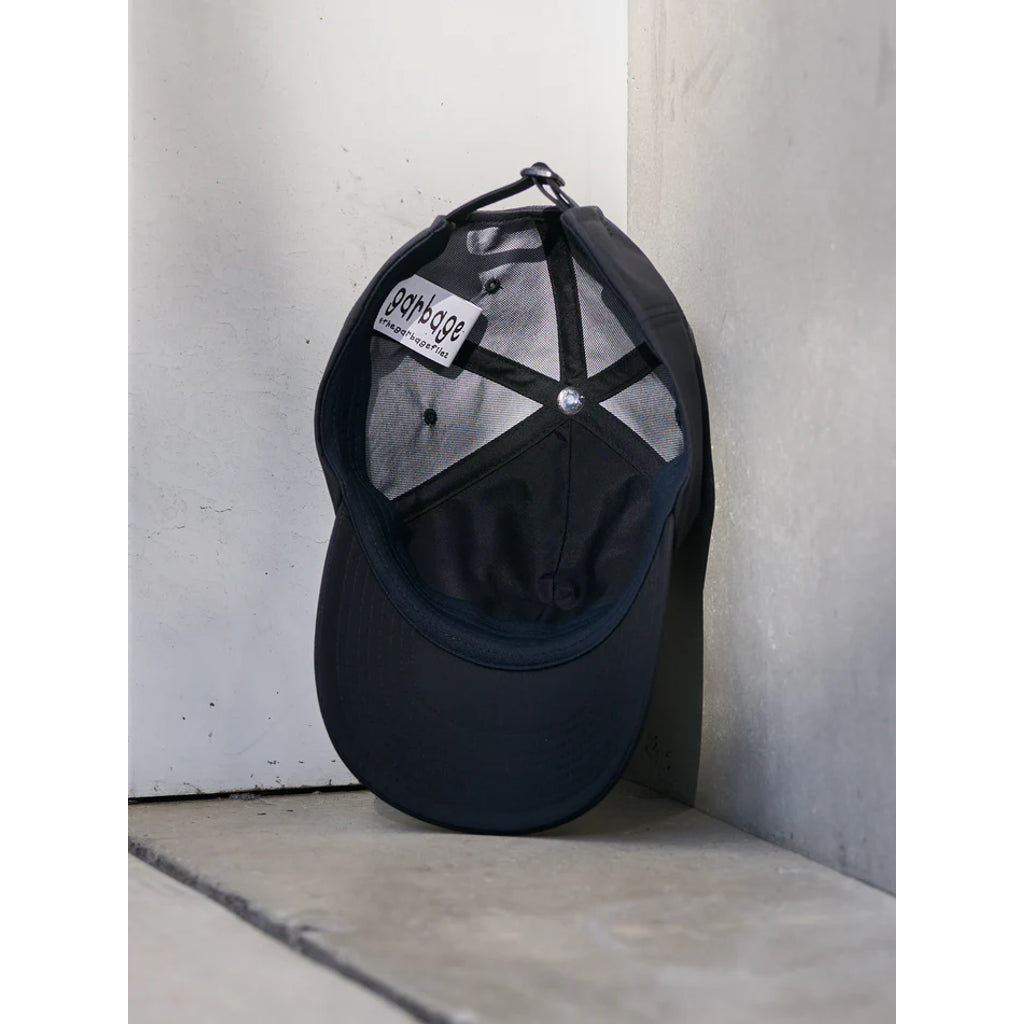 GARBAGE INDUSTRIES PRE CURVE BRIM 6 PANEL CAP (4:33)BLACK (WHITE EMB)