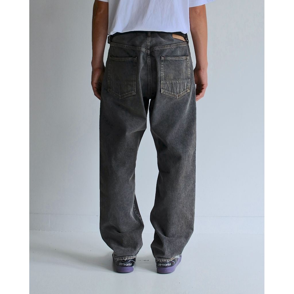 ANACHRONORM REGULAR TAPERED WASHED 5P BLACK DENIM PANTS