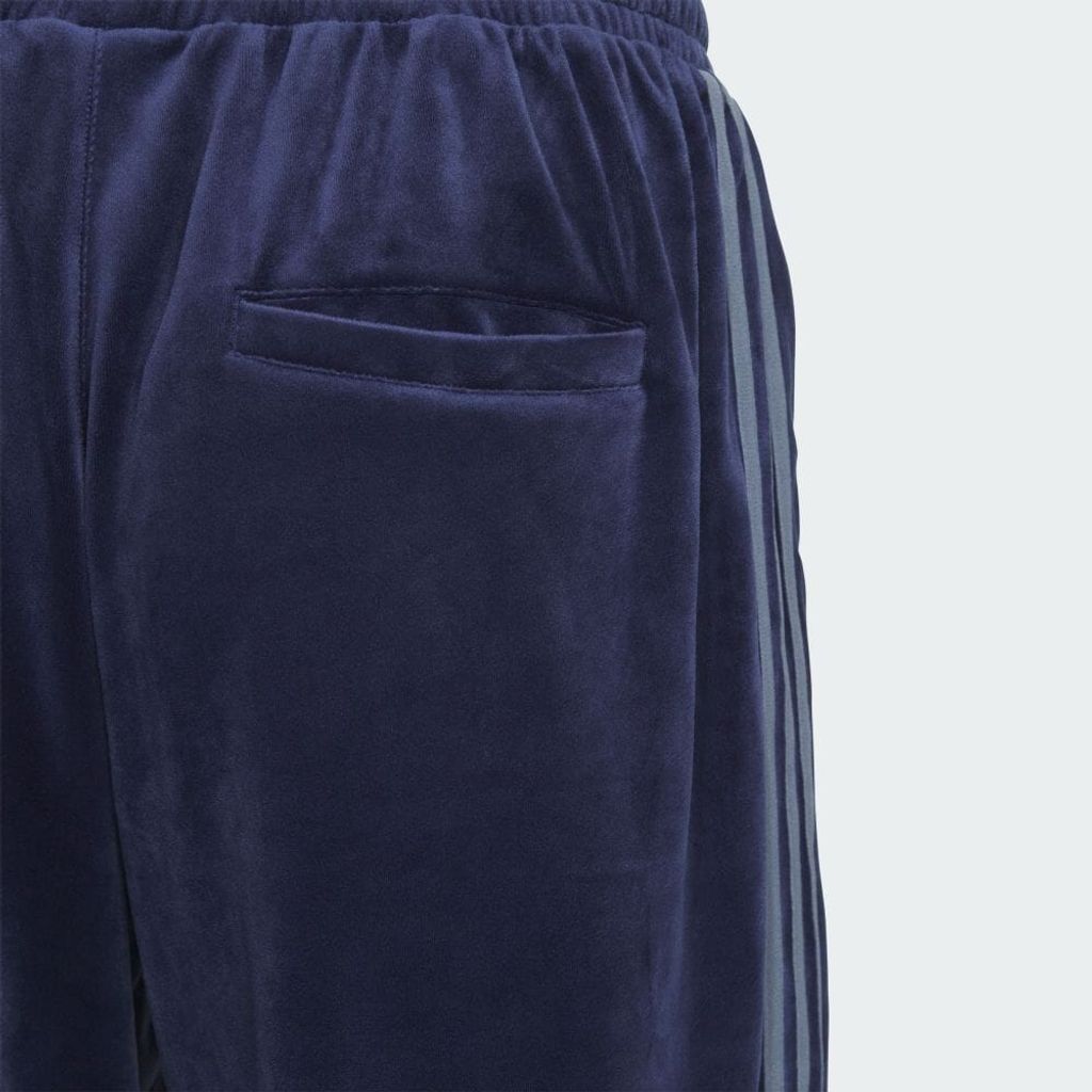 adidas Originals ベロア トラックパンツ