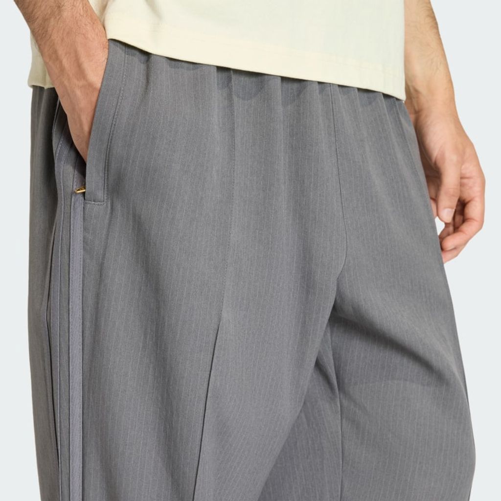 adidas Originals ファイヤーバード ルーズ ピンストライプ トラックパンツ(Grey Four)
