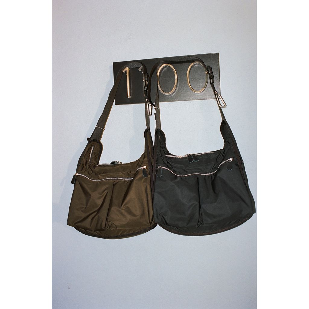 VAINL ARCHIVE POTR SHOULDER BAG