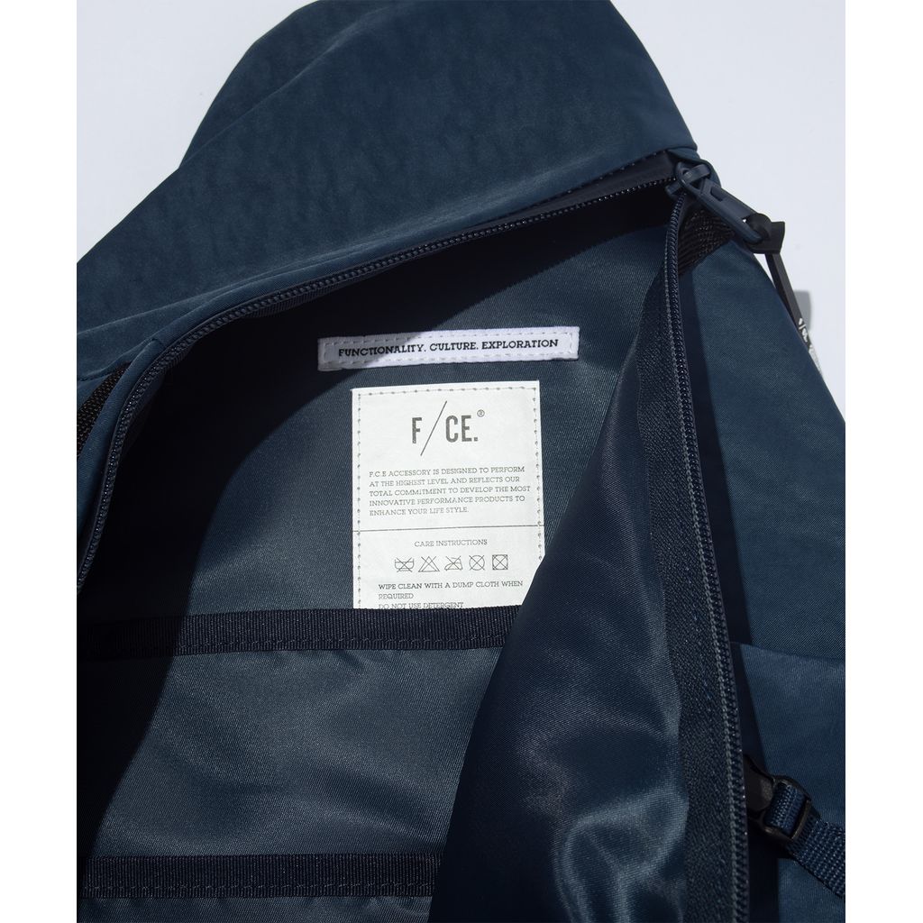 F/CE. TEXTURED TWILL 3 POINTS SLINGER BAG