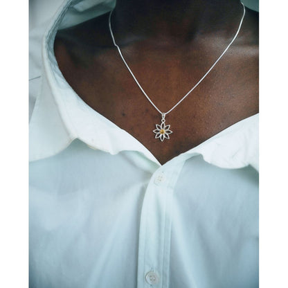 NICK GEAR  Flower necklace