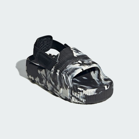 adidas Originals ADILETTE 22 XLG SLIDES コアブラック/オフホワイト/コアブラック