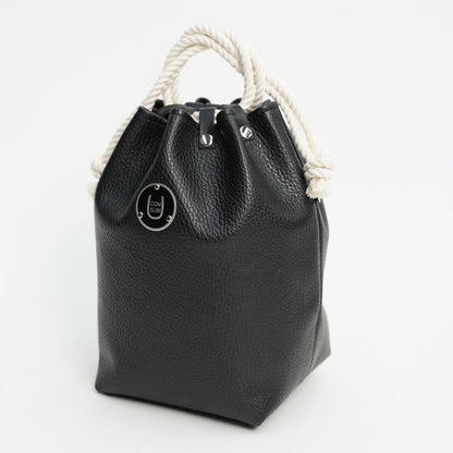COMUSUBI (コムスビ) ／ COMUSUBI BAG "Leather" -BLACK-