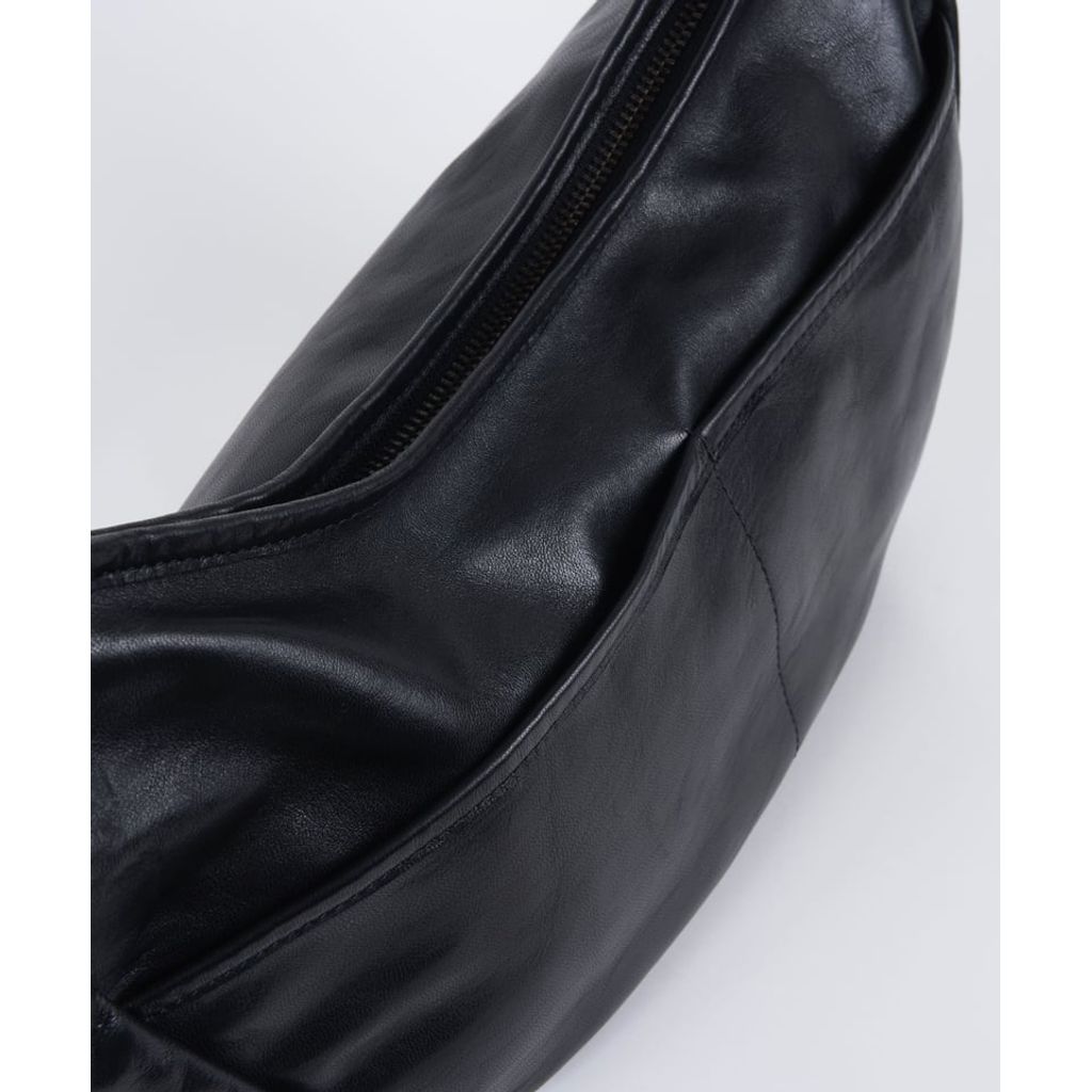 MASSES LEATHER SHOULDER BAG
