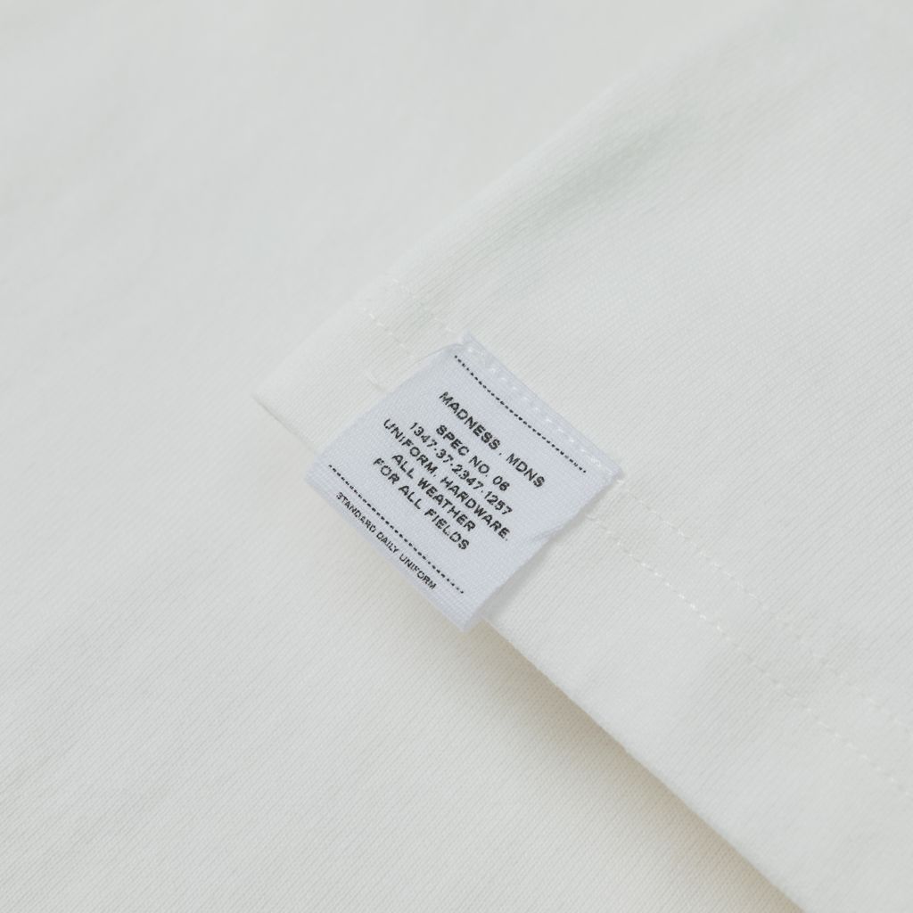 MADNESS BADGE(L) UNIFORM T-SHIRT