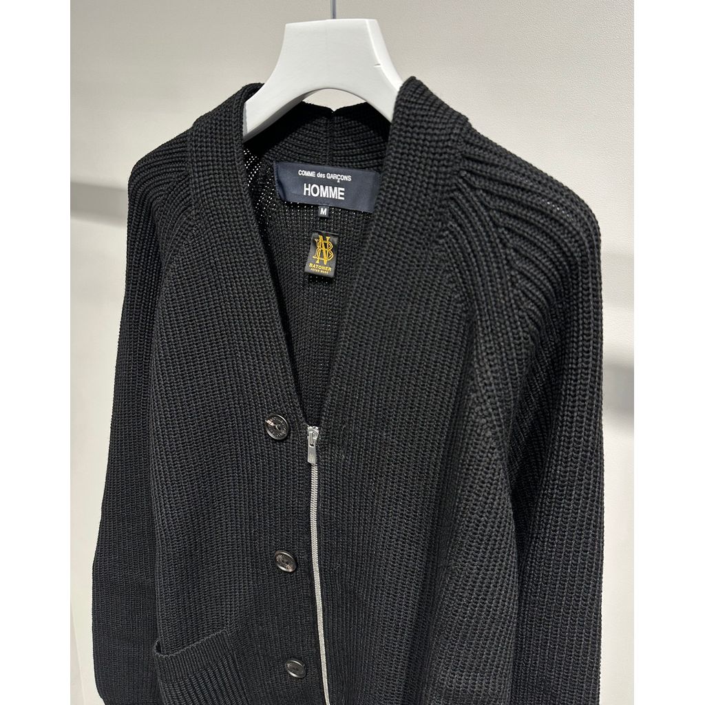 COMME des GARCONS HOMME BATONER W-NAME WOOL KNIT CARDIGAN（BLACK）