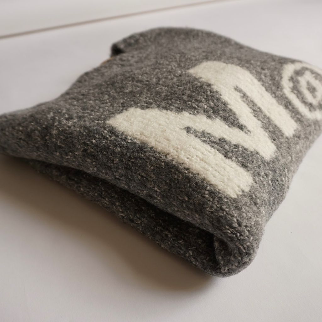 THOMAS MAGPIE knit “M@”