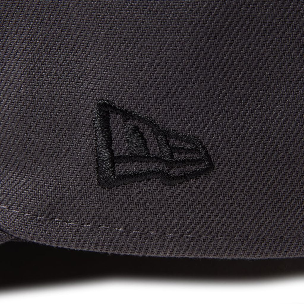 NEW ERA 59FIFTY PlayStation シェイプス ロゴ ダークグラファイト