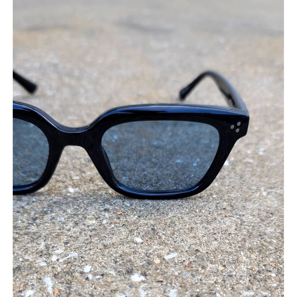 VOO CLEVER SQUARE（ブラック×ブルーレンズ）