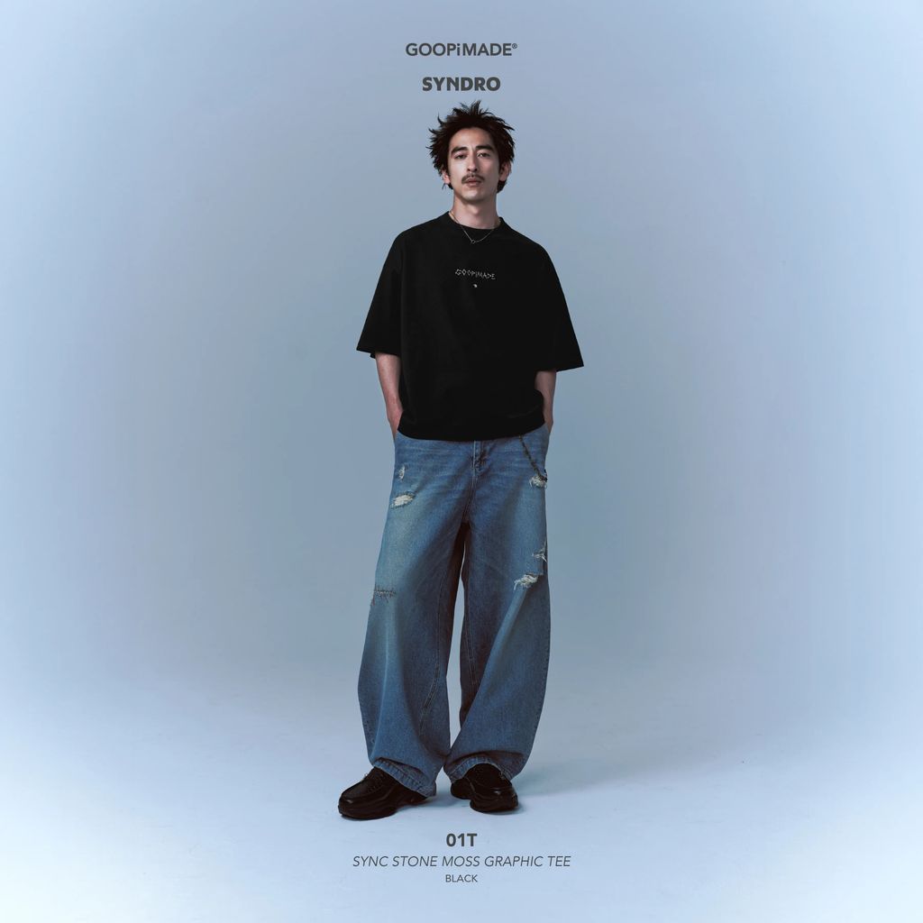 GOOPiMADE 01T-SYNC STONE MOSS GRAPHIC TEE