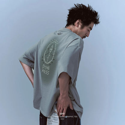 GOOPiMADE 01T-SYNC STONE MOSS GRAPHIC TEE