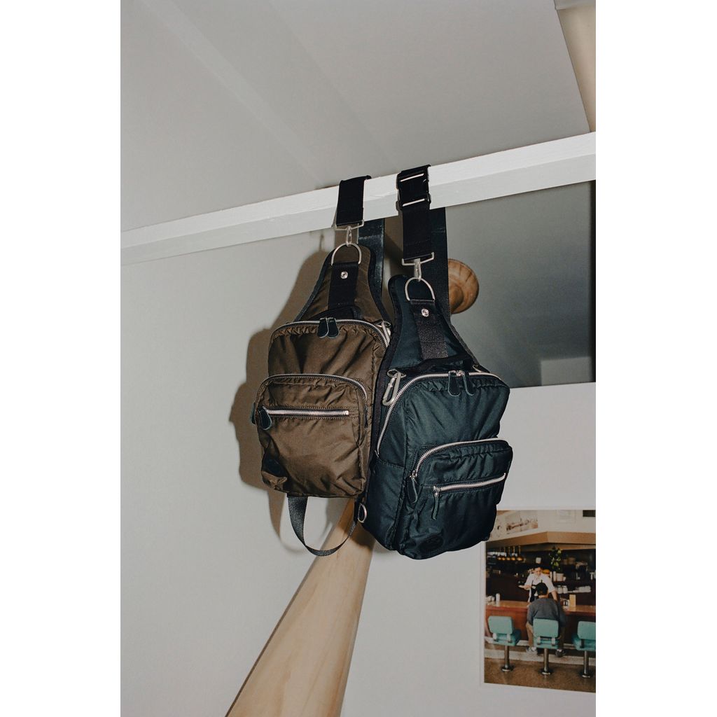 VAINL ARCHIVE POTR SLING SHOULDER BAG