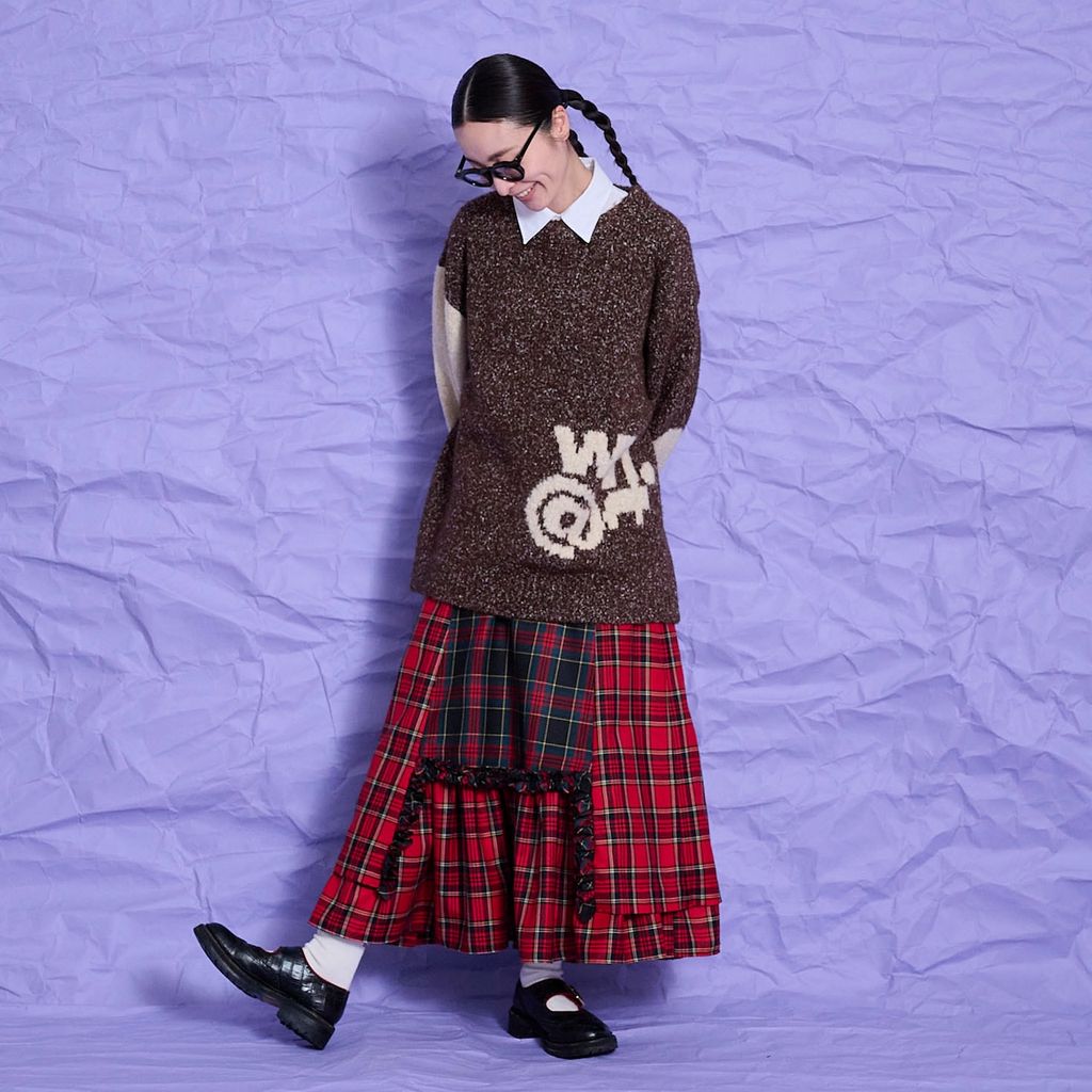 THOMAS MAGPIE  knit “WH@T”
