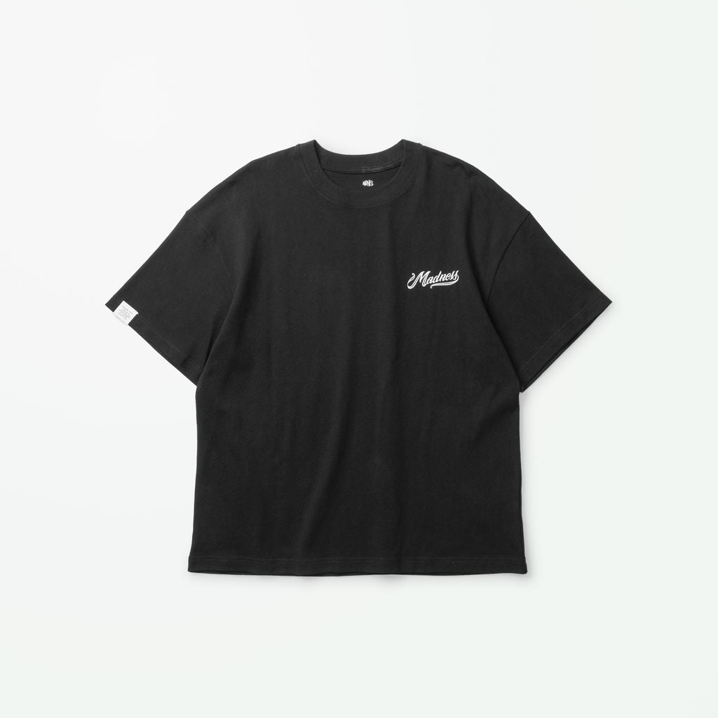 MADNESS BADGE(L) UNIFORM T-SHIRT