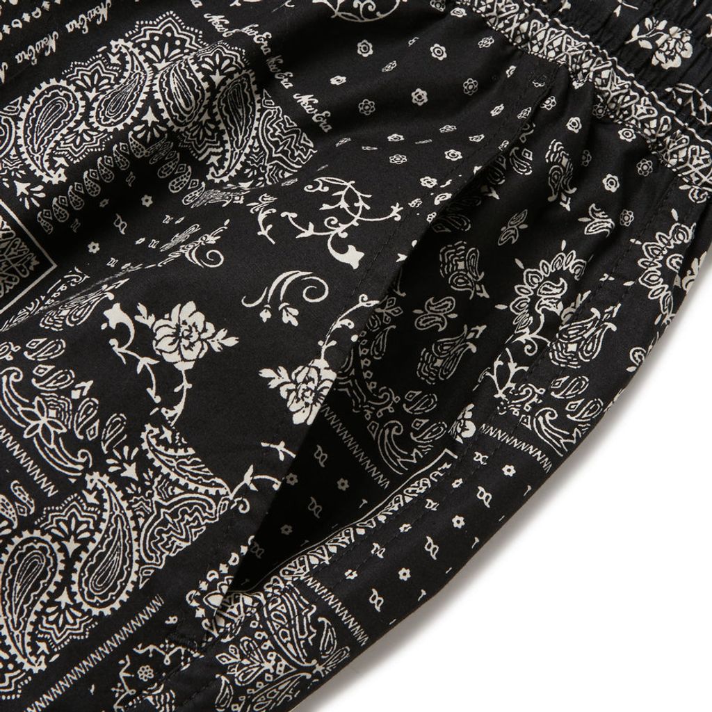 NEW ERA  ウーブン ショートパンツ Floral Paisley ブラック
