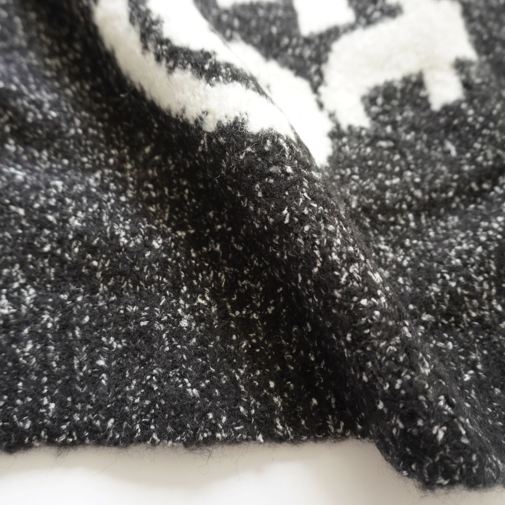 THOMAS MAGPIE  knit “WH@T”