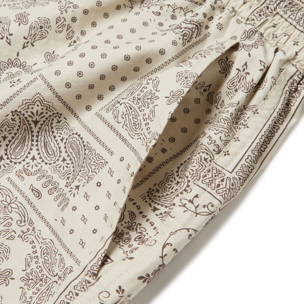 NEW ERA  ウーブン ショートパンツ Floral Paisley ストーン