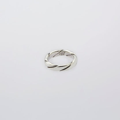 XOLO JEWELRY Single Twist Ring