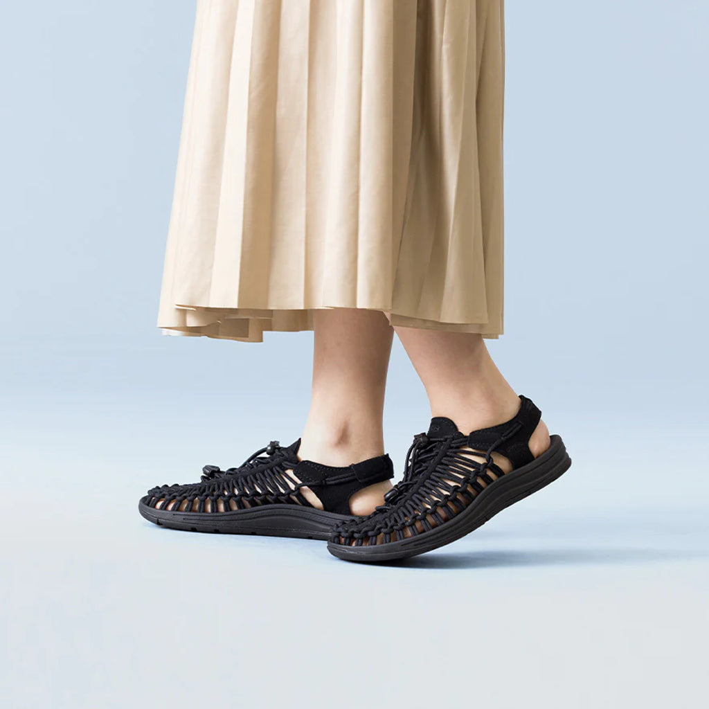 KEEN ウィメンズ ユニーク サンダル Black/Black