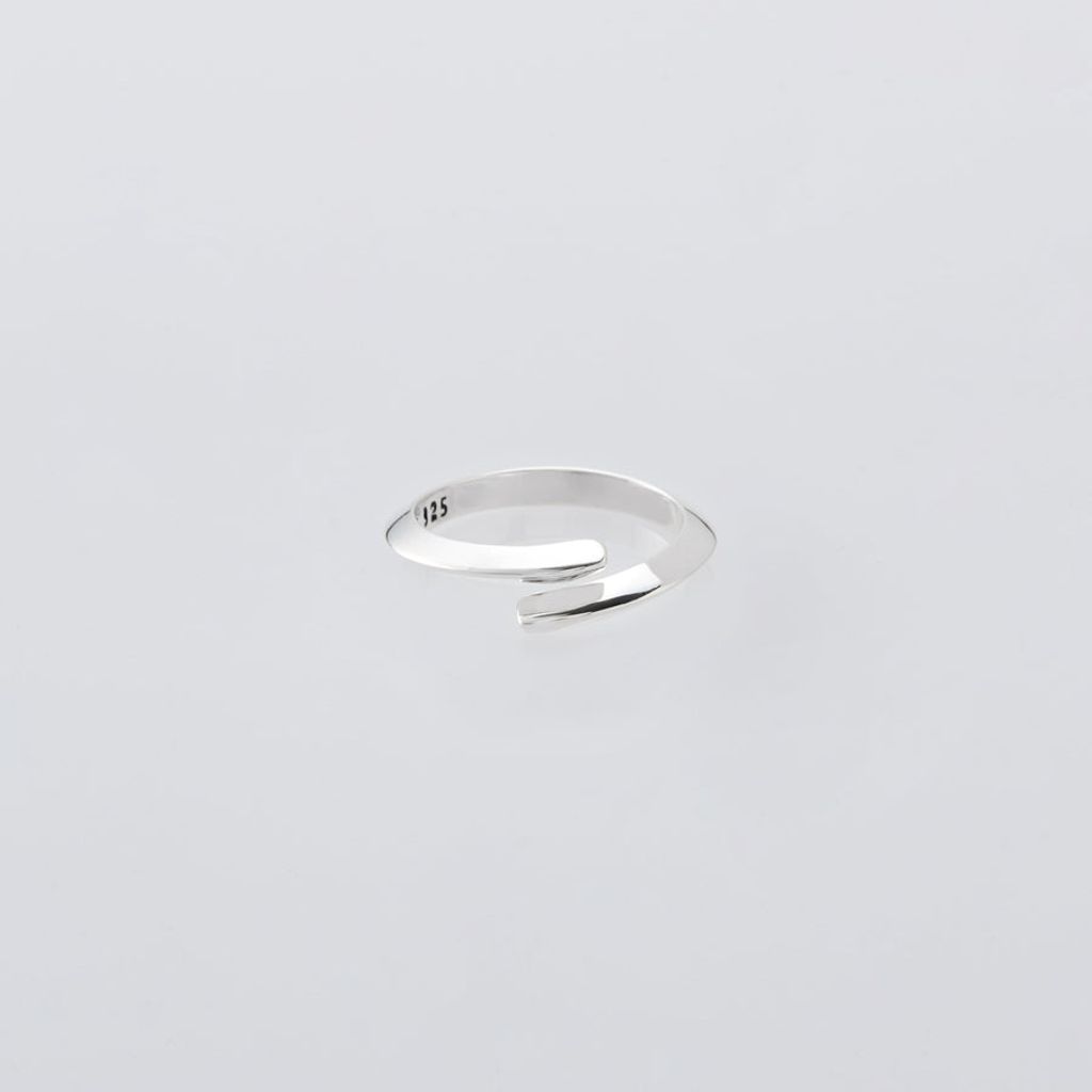XOLO JEWELRY Triangle Ring -Thin-