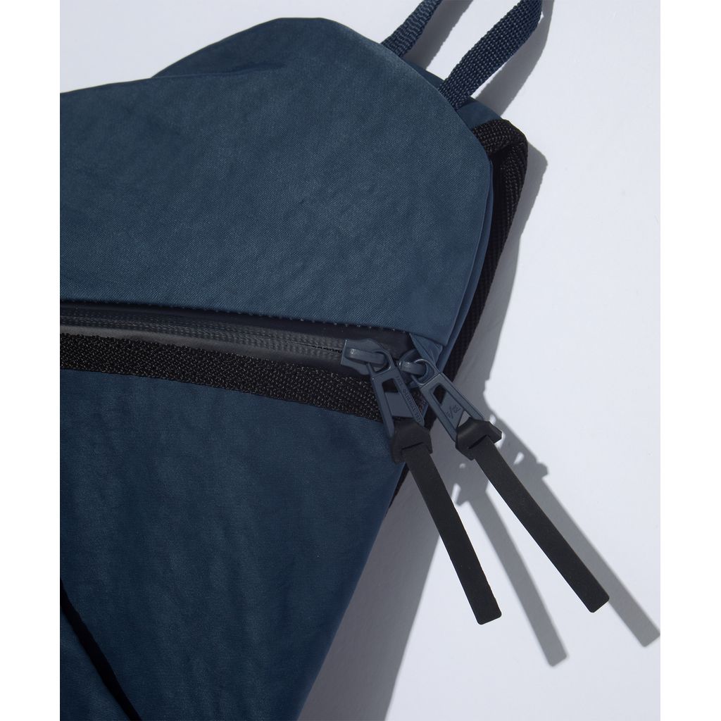 F/CE. TEXTURED TWILL 3 POINTS SLINGER BAG