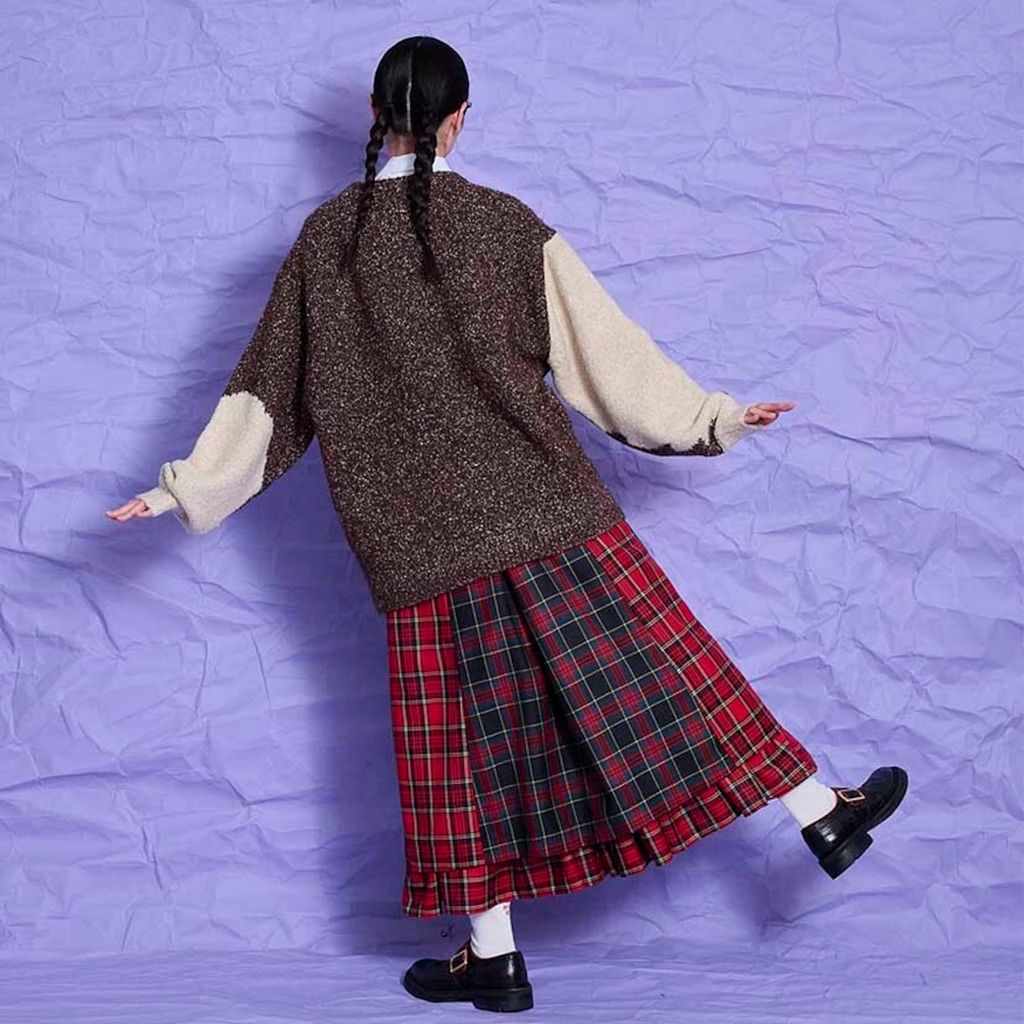 THOMAS MAGPIE  knit “WH@T”