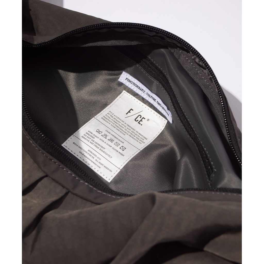 F/CE. TEXTURED TWILL BODY BAG