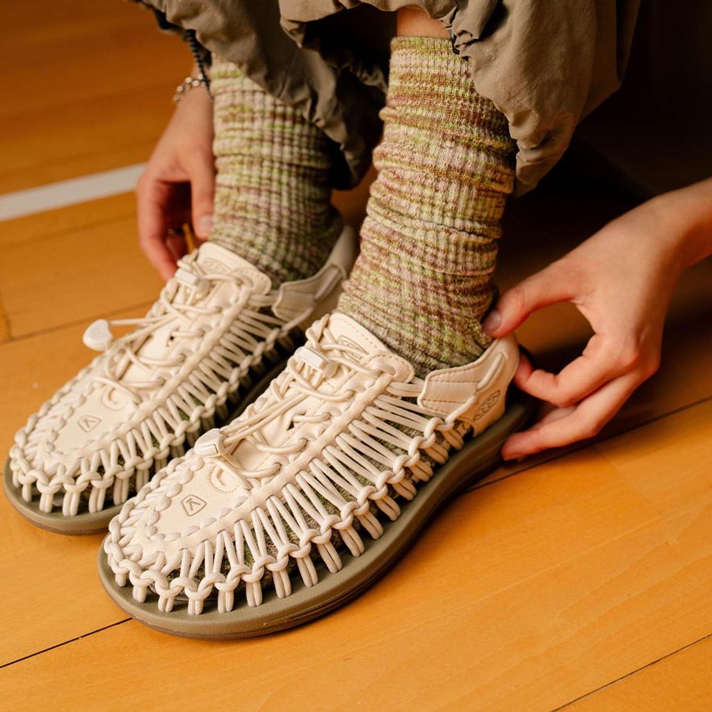 KEEN ウィメンズユニーク(White Cap/Cornstalk)