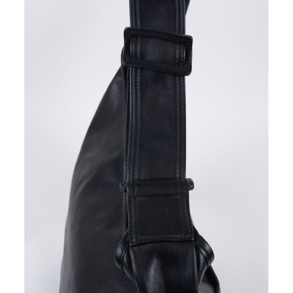 MASSES LEATHER SHOULDER BAG