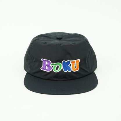 BOKU HA TANOSII BOKU LOGO CAP "ブラック"