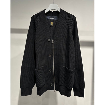 COMME des GARCONS HOMME BATONER W-NAME WOOL KNIT CARDIGAN（BLACK）