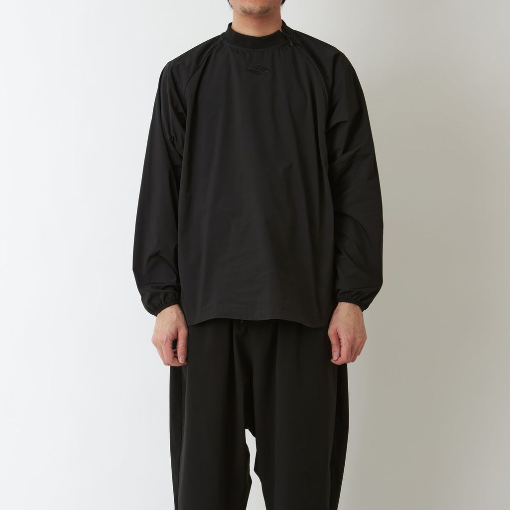 WHITE MOUNTAINEERING WM × UMBRO PULLOVER