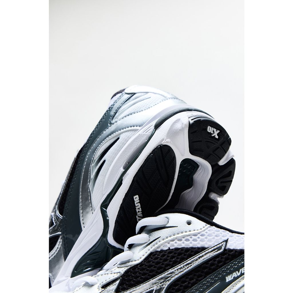 MIZUNO WAVE RIDER 10(ホワイト×ブラック×シルバー)