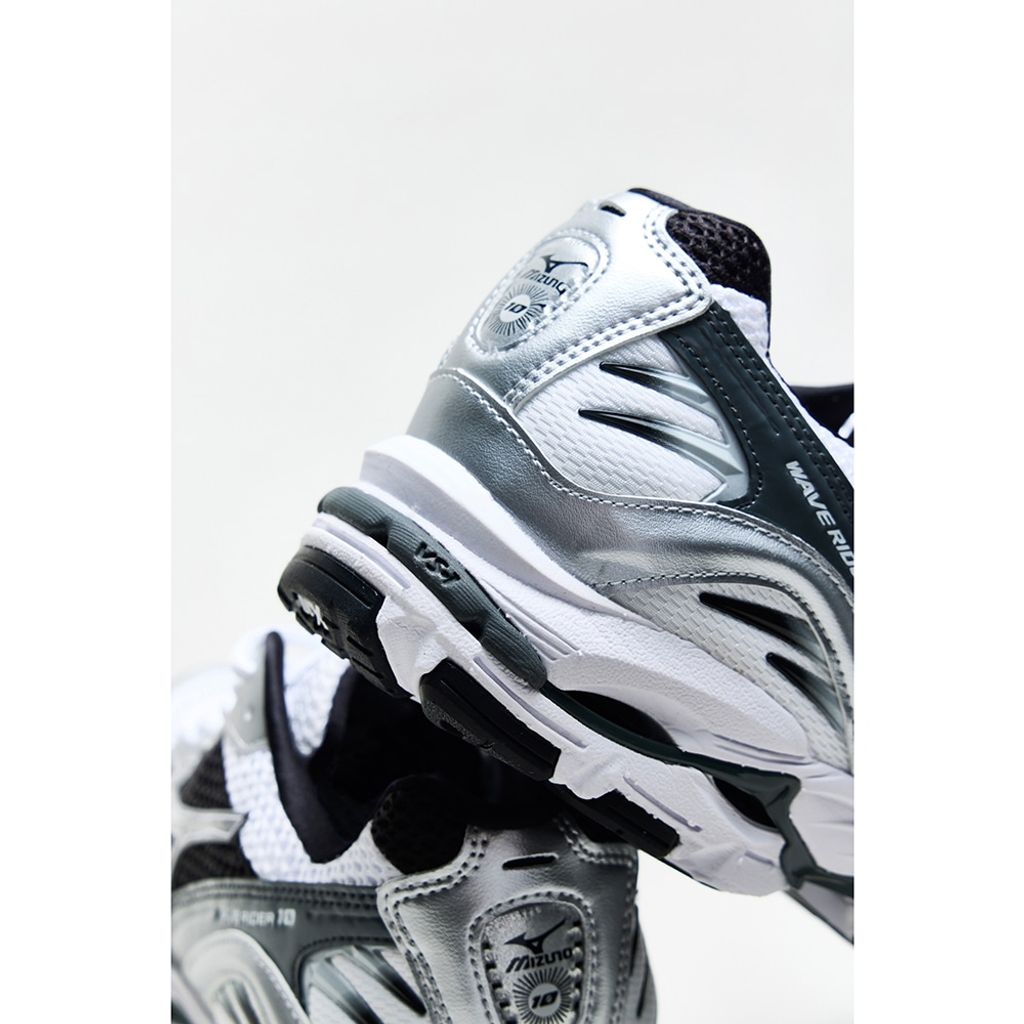 MIZUNO WAVE RIDER 10(ホワイト×ブラック×シルバー)