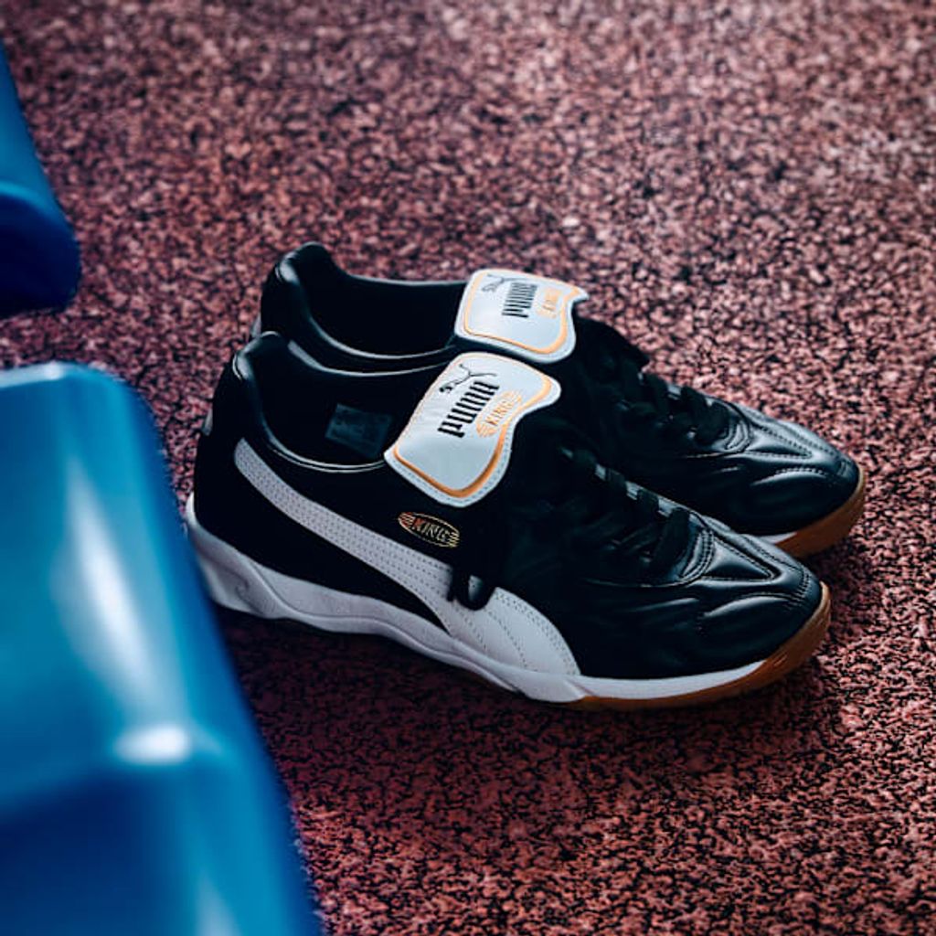 PUMA メンズ キング インドア スニーカー(PUMA Black-Warm White)