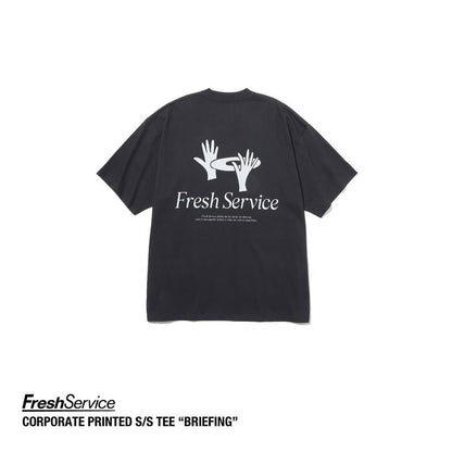 FreshSevice CORPORATE PRINTED S/S TEE "BRIEFING"