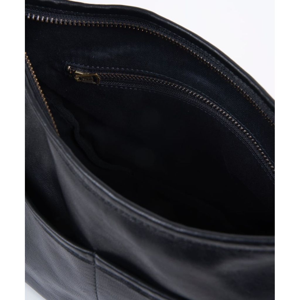 MASSES LEATHER SHOULDER BAG