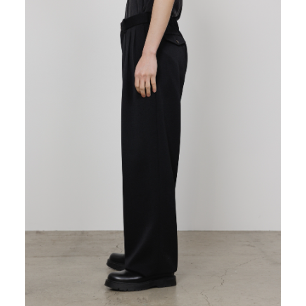 【予約商品】MARKAWARE TRIPLE PLEATED WIDE TROUSERS