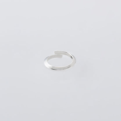 XOLO JEWELRY Triangle Ring -Thin-