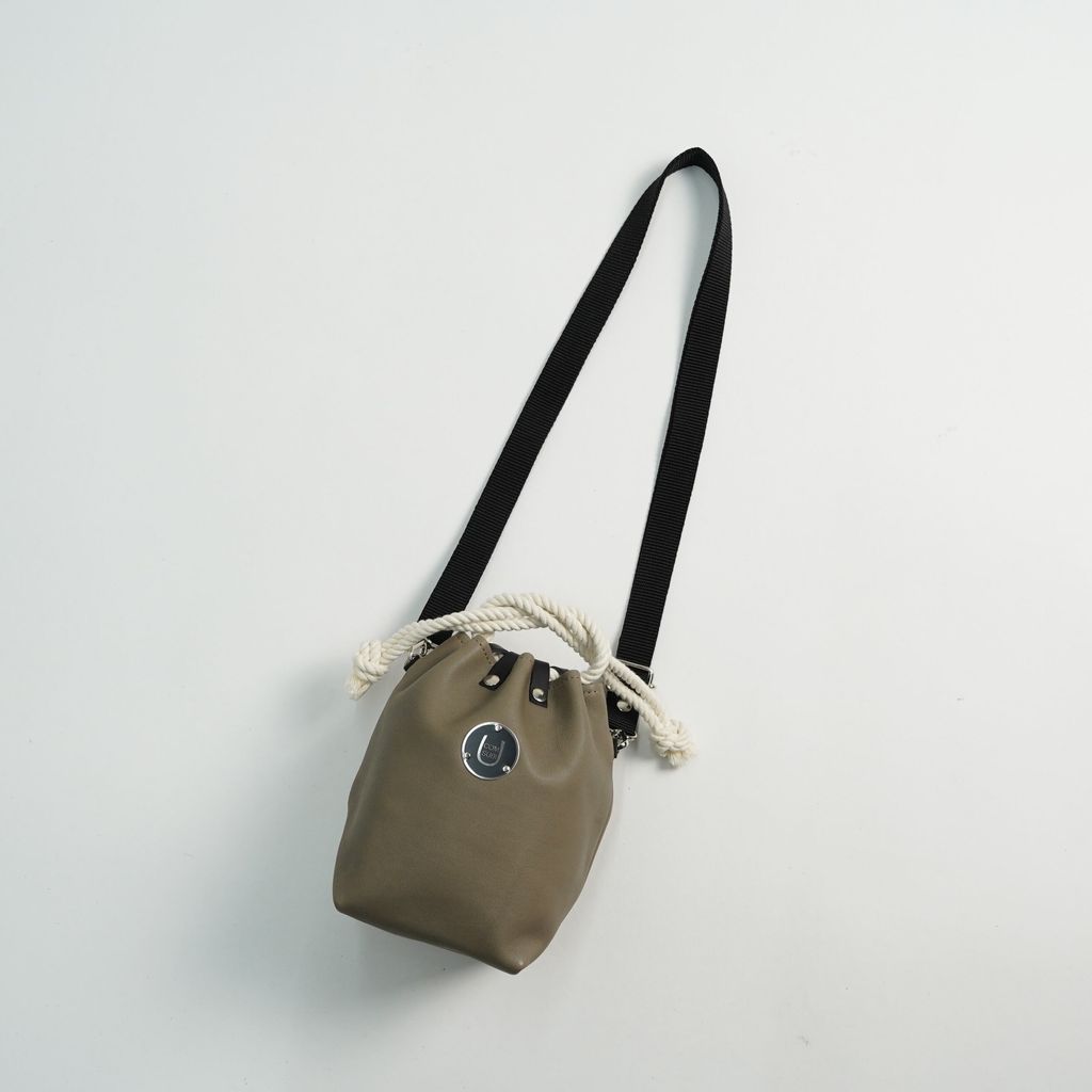 COMUSUBI (コムスビ) ／  Mini / Smooth Leather / Gray