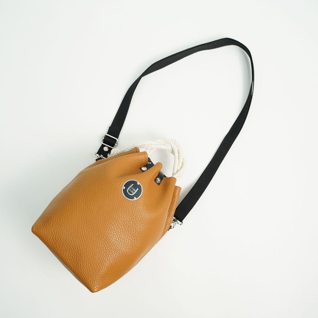 COMUSUBI (コムスビ) ／ COMUSUBI BAG "Leather" -Caramel-