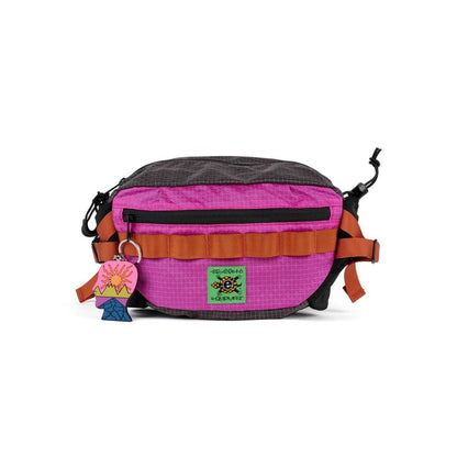 BRAIN DEAD BRAIN DEAD EQUIPMENT HIP BAG - PINK