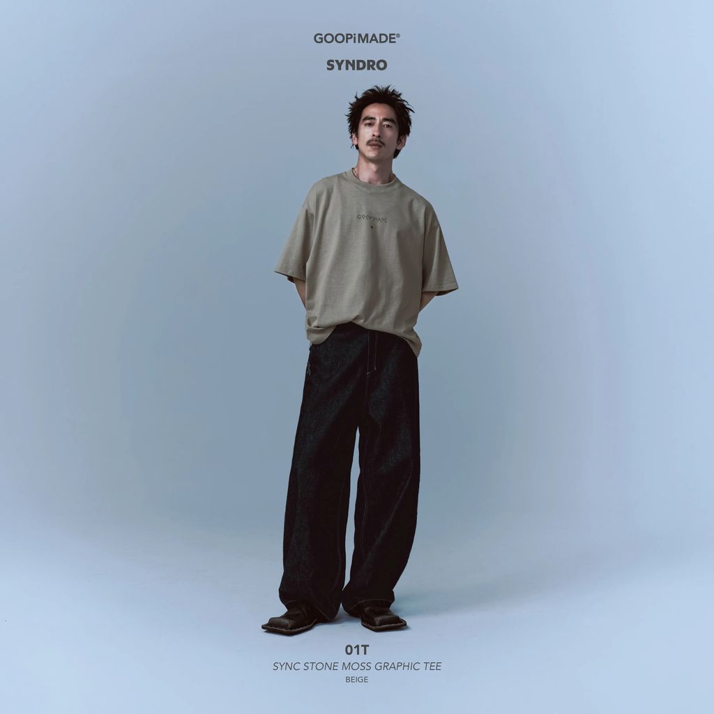 GOOPiMADE 01T-SYNC STONE MOSS GRAPHIC TEE