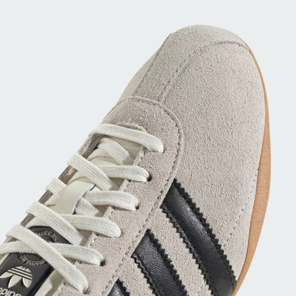 adidas Originals TOKYO（Off White / Core Black / Gold Metallic）
